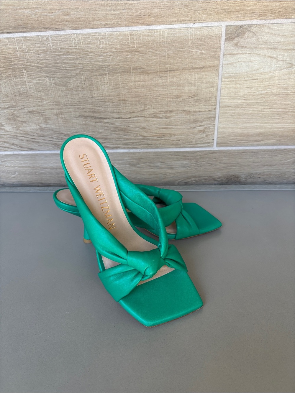 Stuart Weitzman Playa 75 Knot Sandal Lawn Green 7.5B